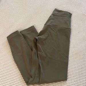 Lululemon Alien leggings sz 2 25” willow green